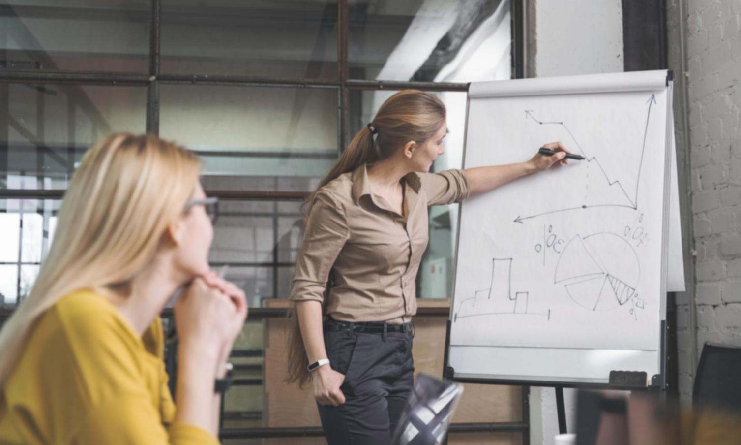 Plataforma de acceso a webinars financieros con interfaz moderna y herramientas de aprendizaje